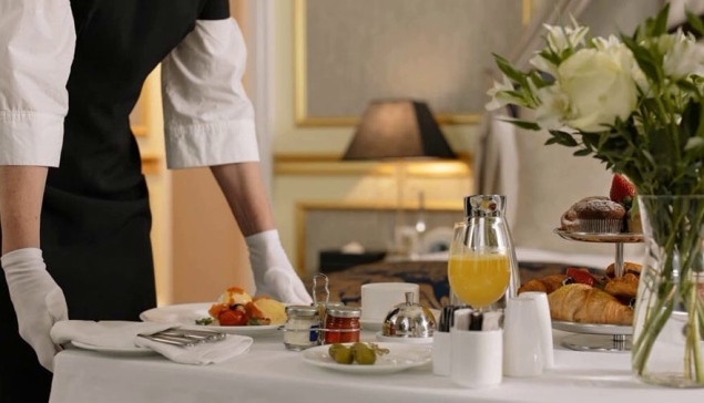 Grote hotelketens bieden gratis accommodatie aan om werknemers naar de Canarische Eilanden te lokken