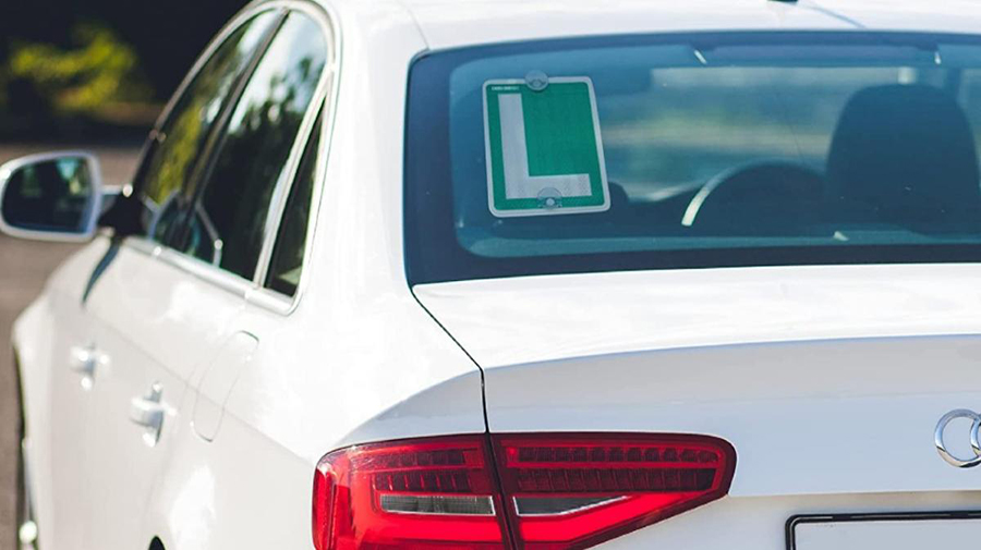 DGT Bevestigt: Geen plannen om de rijleeftijd te verlagen naar 17 jaar in Spanje of de Canarische Eilanden