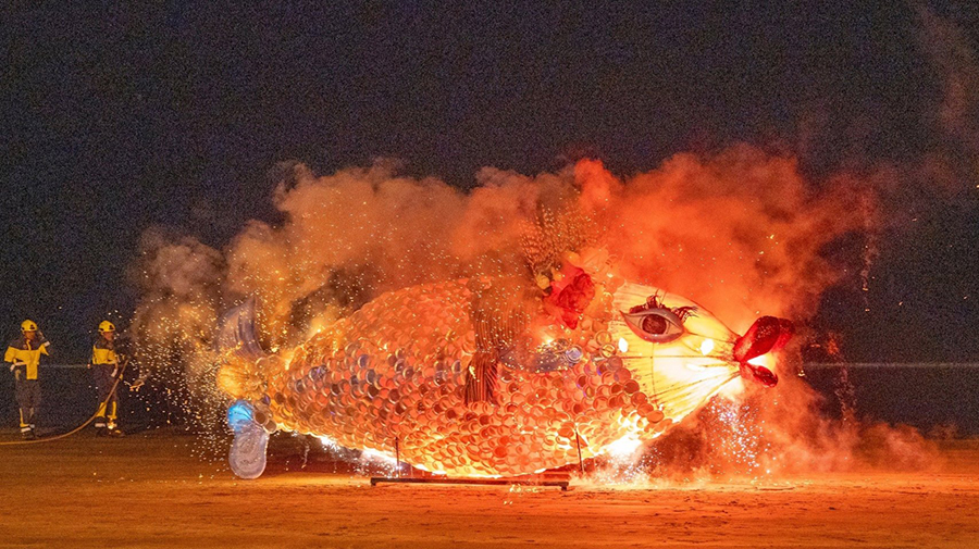 Maspalomas neemt afscheid van zijn Carnaval met de Begrafenis van de Sardine